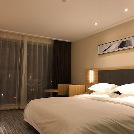 See U Select Hotel Wuhan Exterior photo